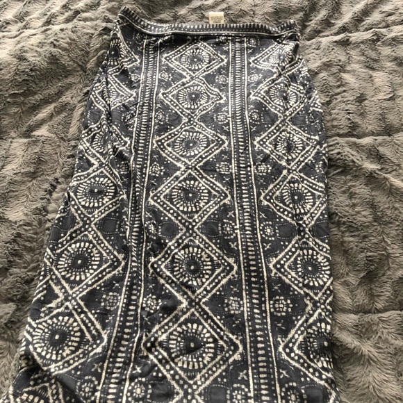 Stretchy pencil skirt, never worn - Picture 3 of 4